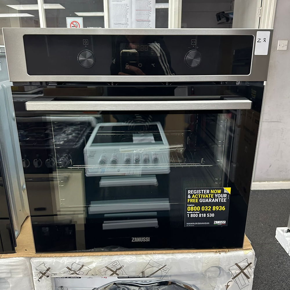 Zanussi multifunction deals single oven zocnd7x1