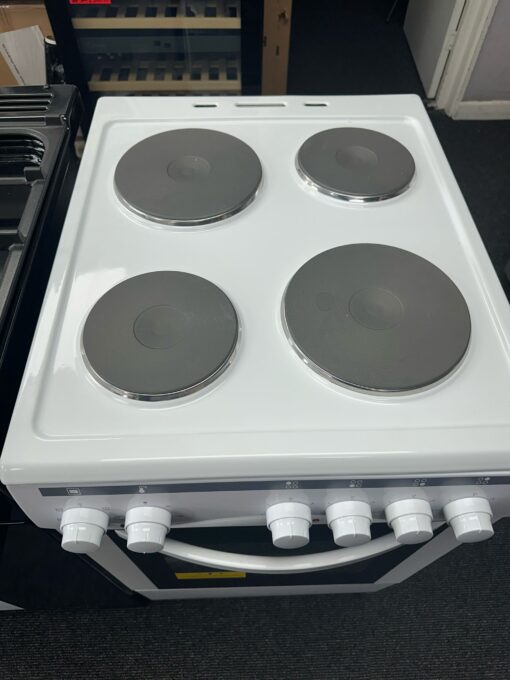 ESSENTIALS CFSEWH18 50 cm Electric Solid Plate Cooker - White - Image 3