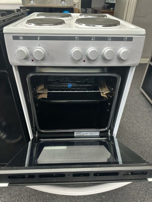ESSENTIALS CFSEWH18 50 cm Electric Solid Plate Cooker - White - Image 4