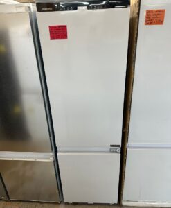 Hisense RB3B250SAWE Wifi 177cm 60/40 Integrated No Frost Fridge Freezer with Fitting Kit - White - E Rated