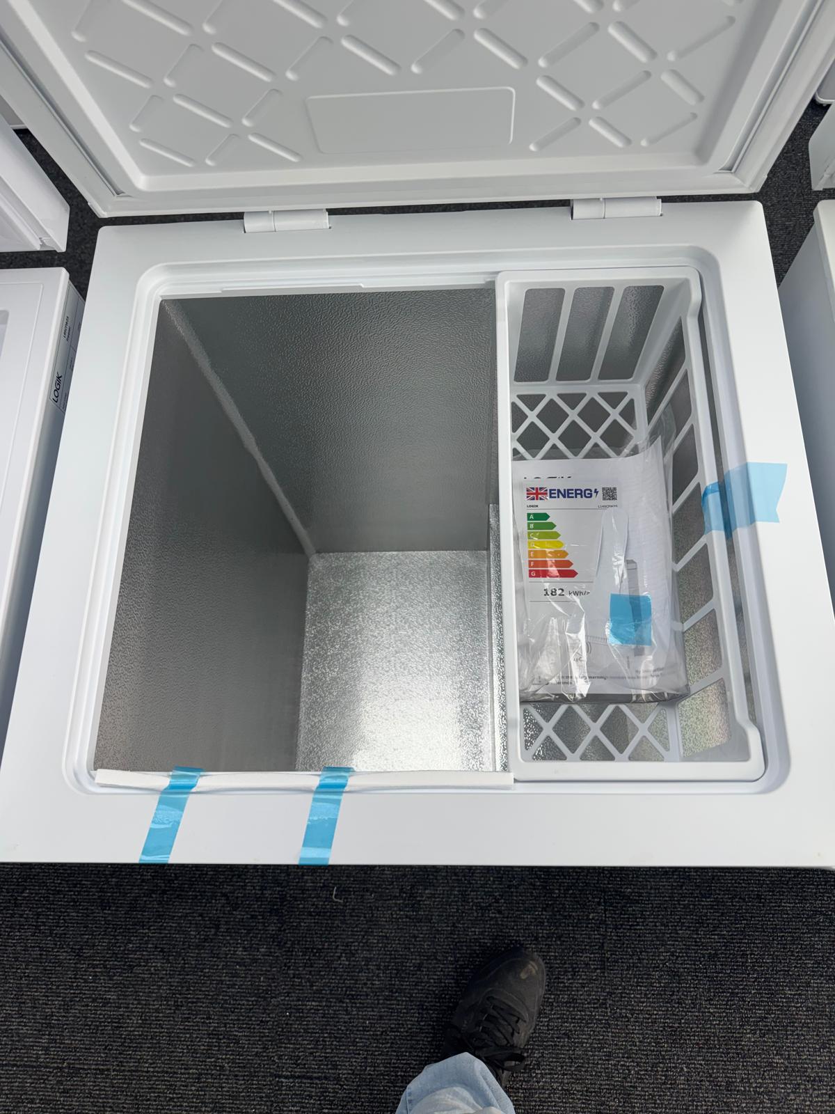 LOGIK L145CFW25 Chest Freezer - White - Image 4