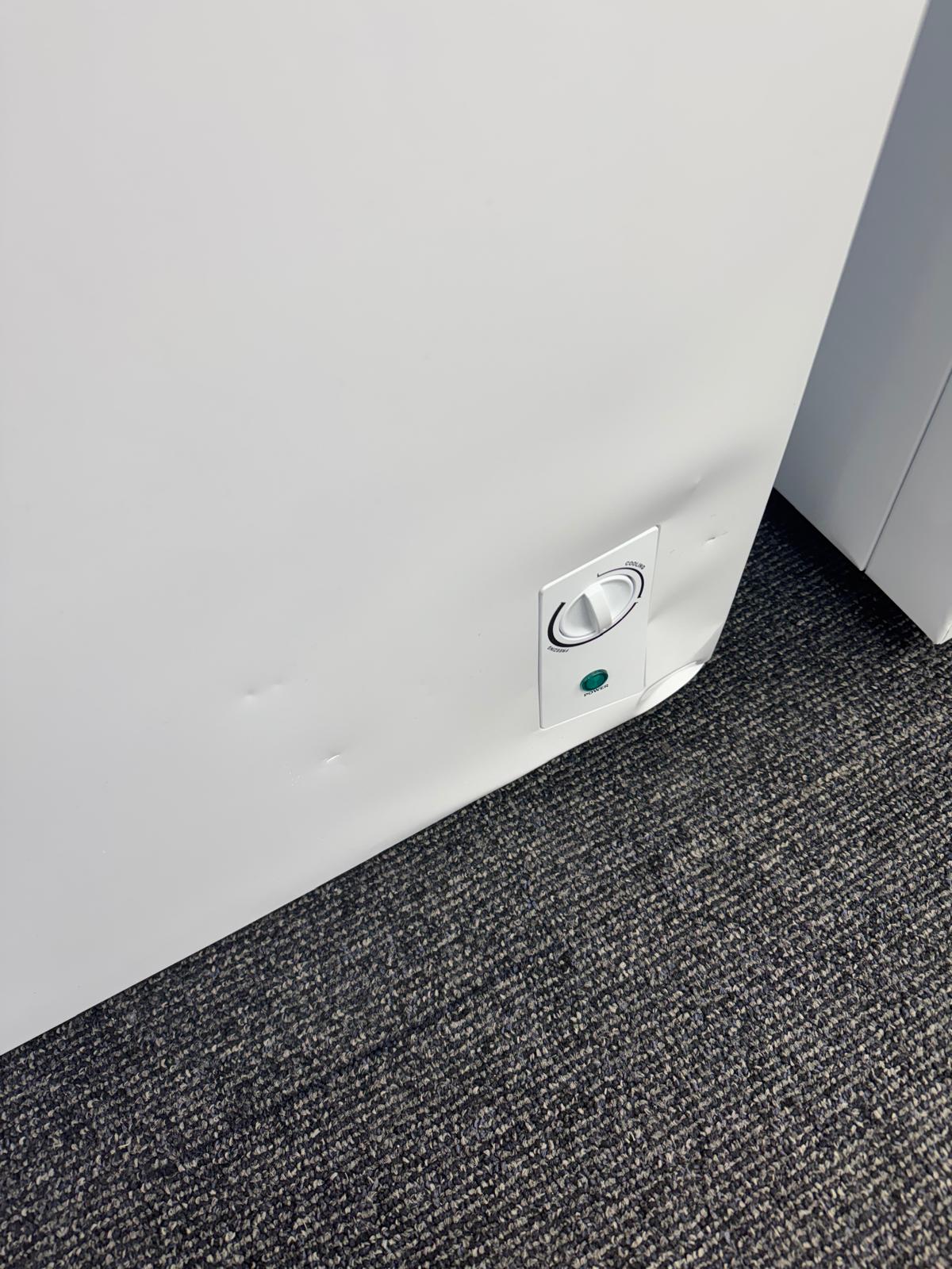 Logik L198CFW23 Chest Freezer – White - Image 5